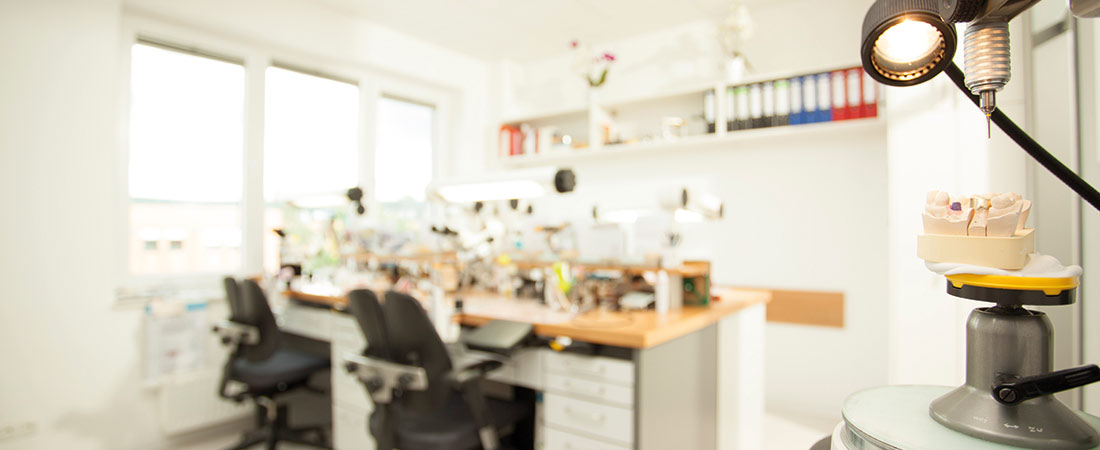 Praxiseigenes Meister-Dentallabor - Zahnarzt Nienburg